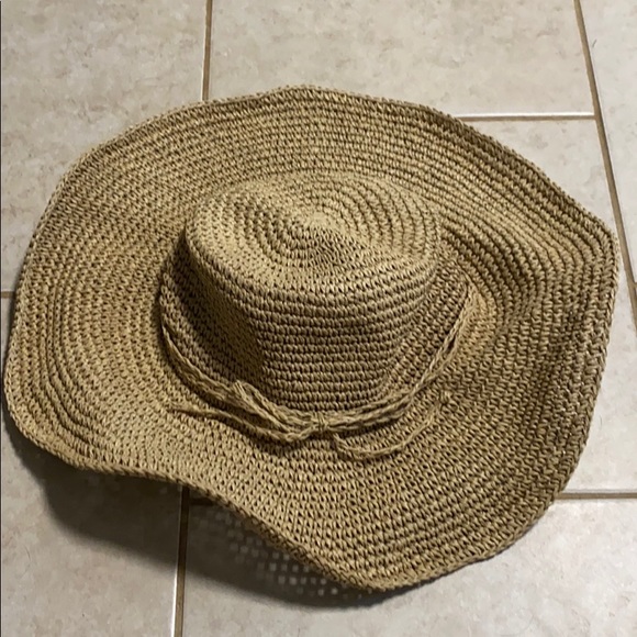 GAP Floppy Beach Hat - Picture 1 of 4